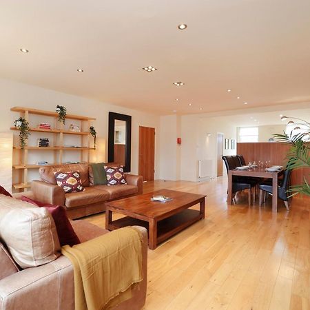 Joivy Spacious 2 Bed,2 Bath Flat, Free Parking And Rooftop Terrace 爱丁堡 外观 照片