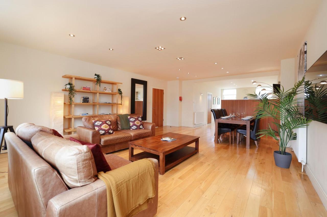Joivy Spacious 2 Bed,2 Bath Flat, Free Parking And Rooftop Terrace 爱丁堡 外观 照片