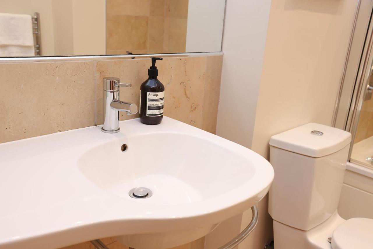 Joivy Spacious 2 Bed,2 Bath Flat, Free Parking And Rooftop Terrace 爱丁堡 外观 照片